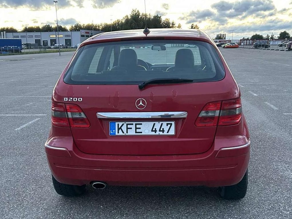 Mercedes-Benz B200 | 3