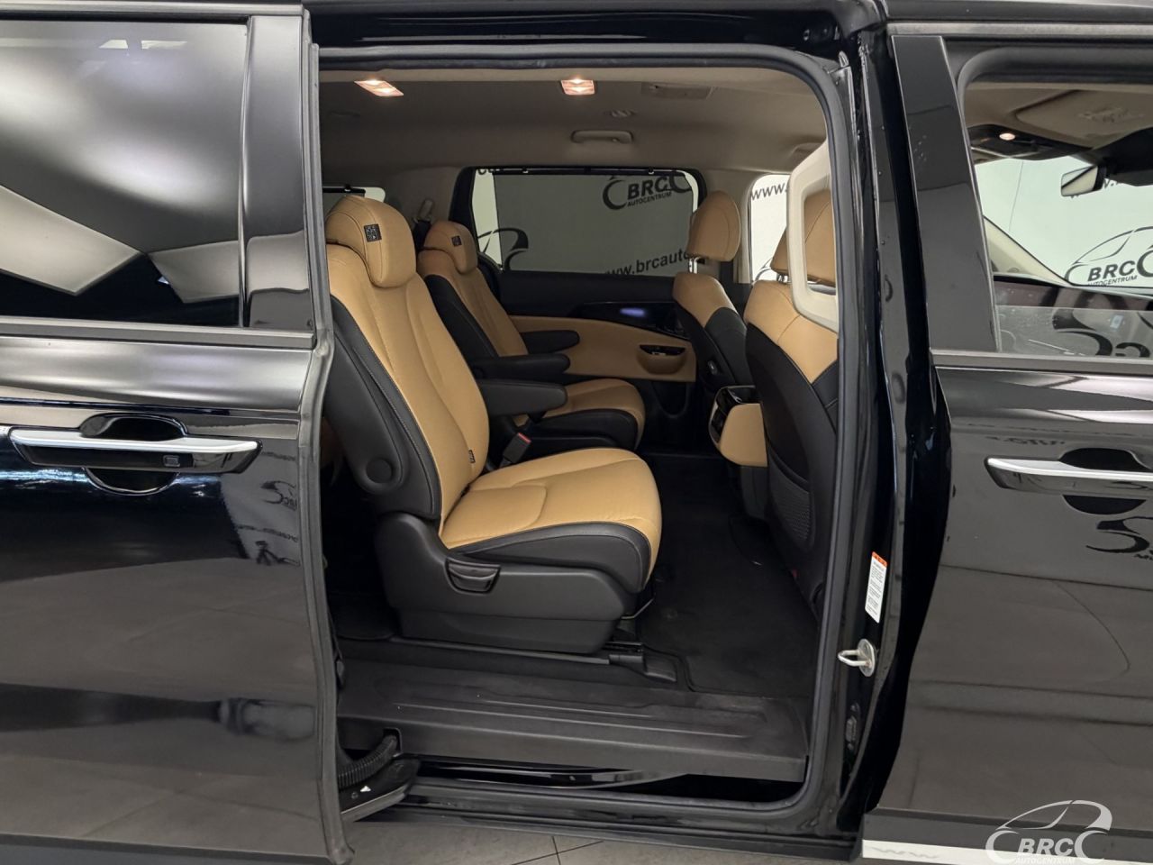 Kia Carnival | 10