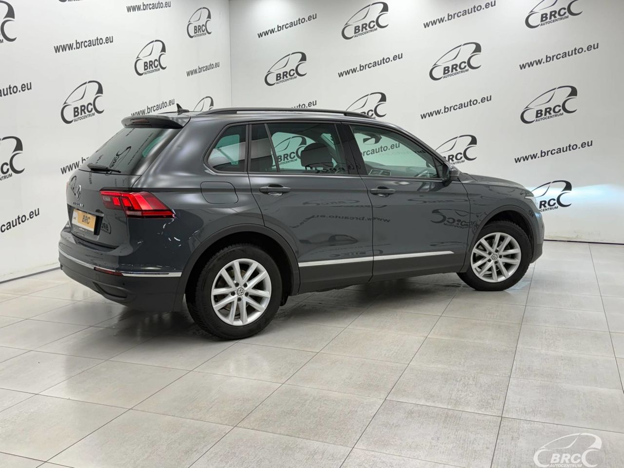 Volkswagen Tiguan | 1