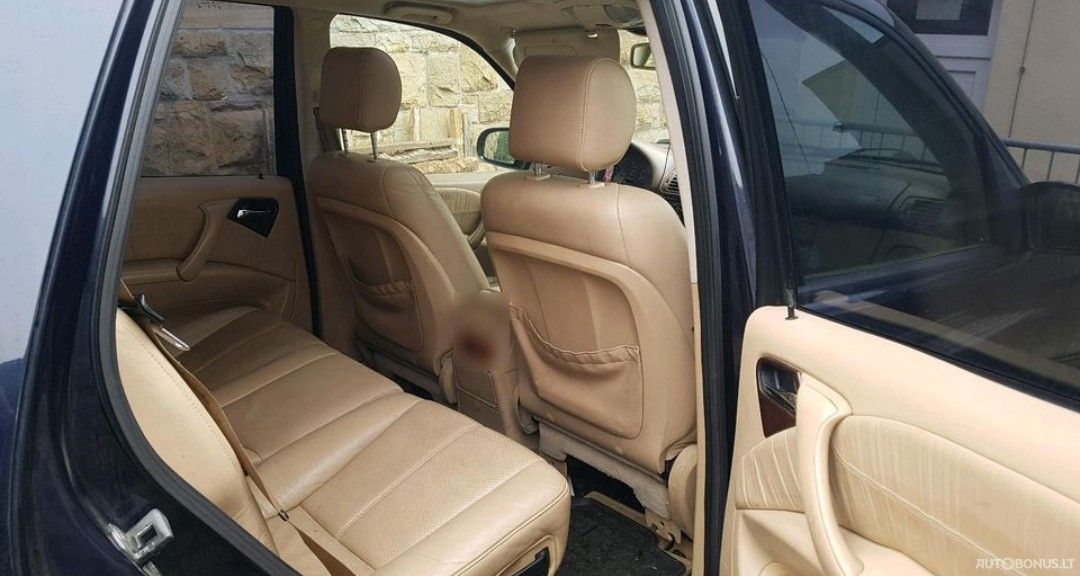 Mercedes-Benz ML500 | 10