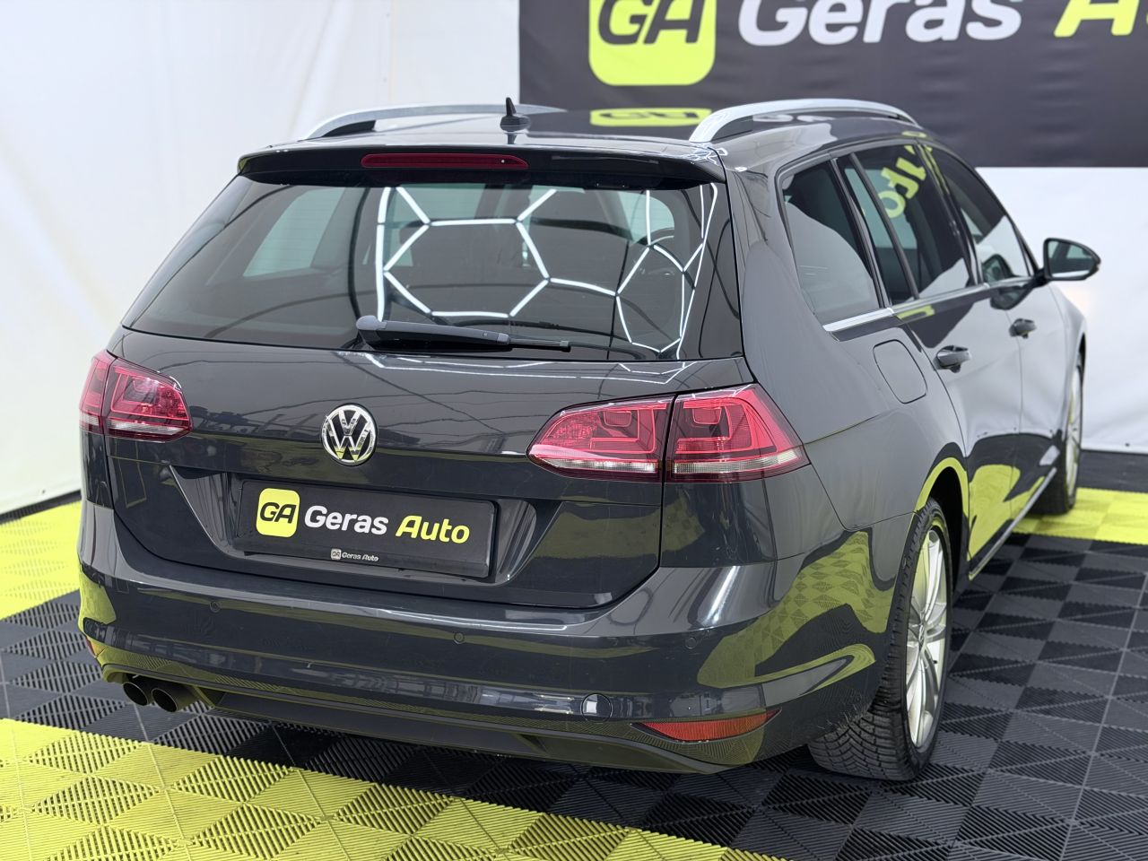 Volkswagen Golf | 3