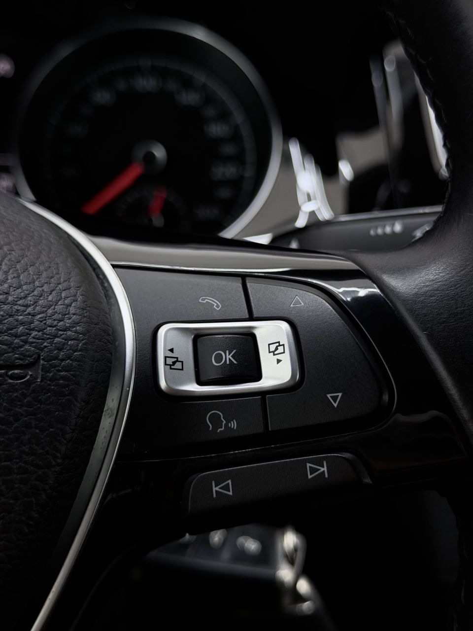Volkswagen Golf | 24