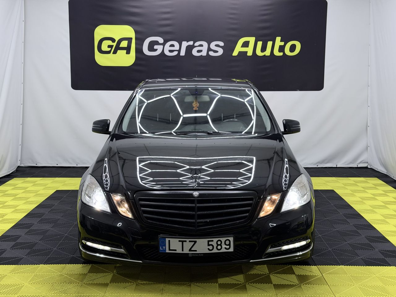 Mercedes-Benz E350 | 6