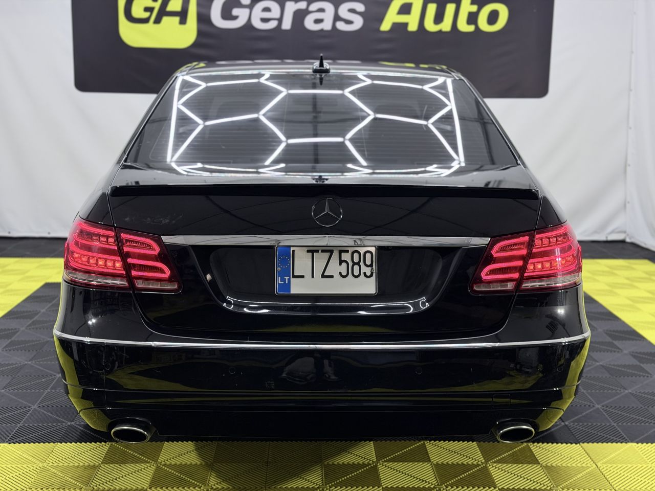 Mercedes-Benz E350 | 4