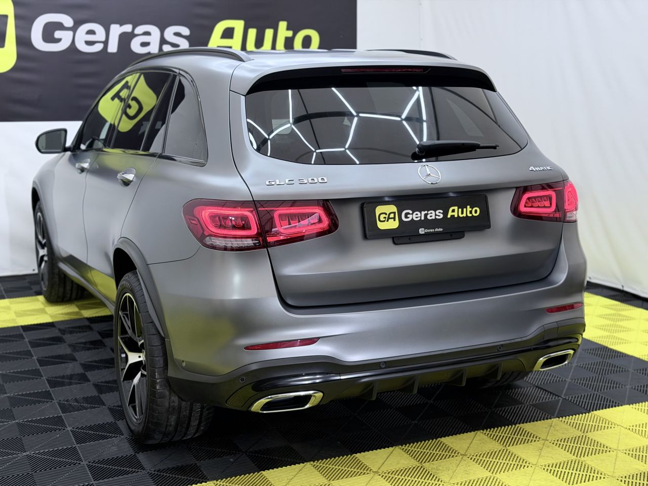 Mercedes-Benz GLC300 | 3