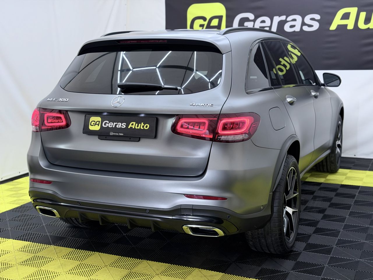 Mercedes-Benz GLC300 | 5