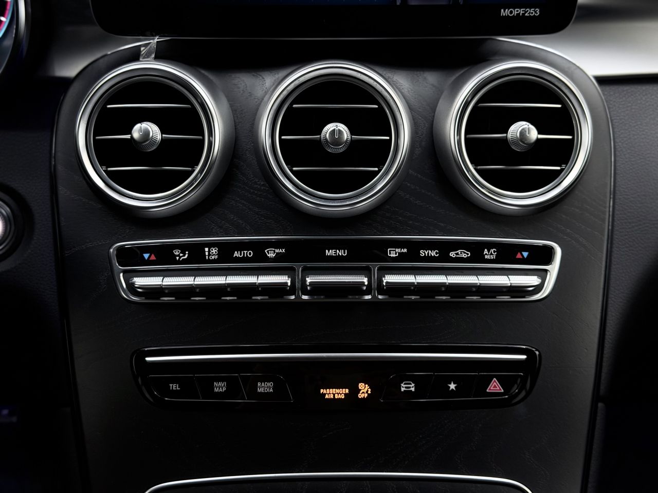Mercedes-Benz GLC300 | 23