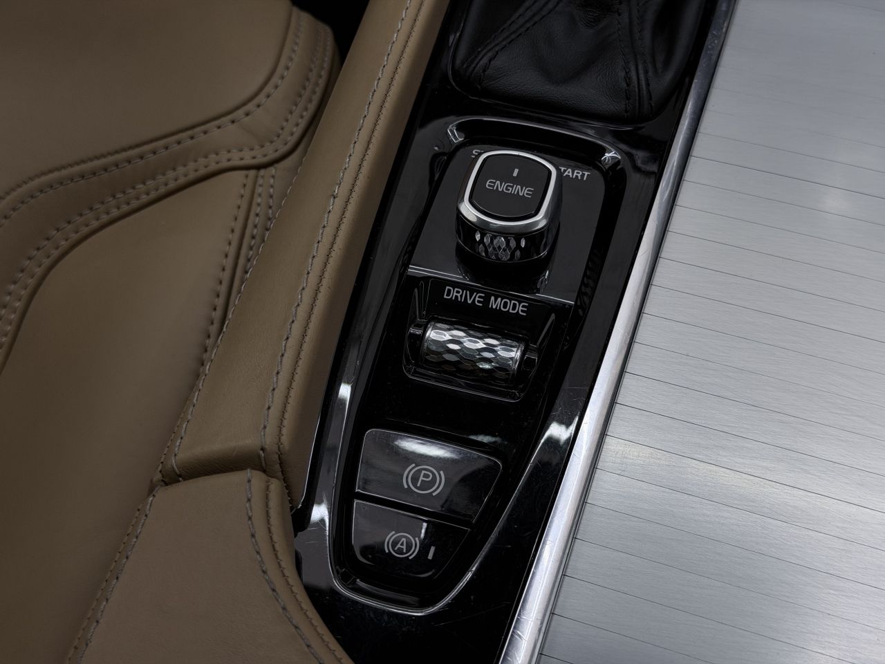 Volvo XC90 | 24