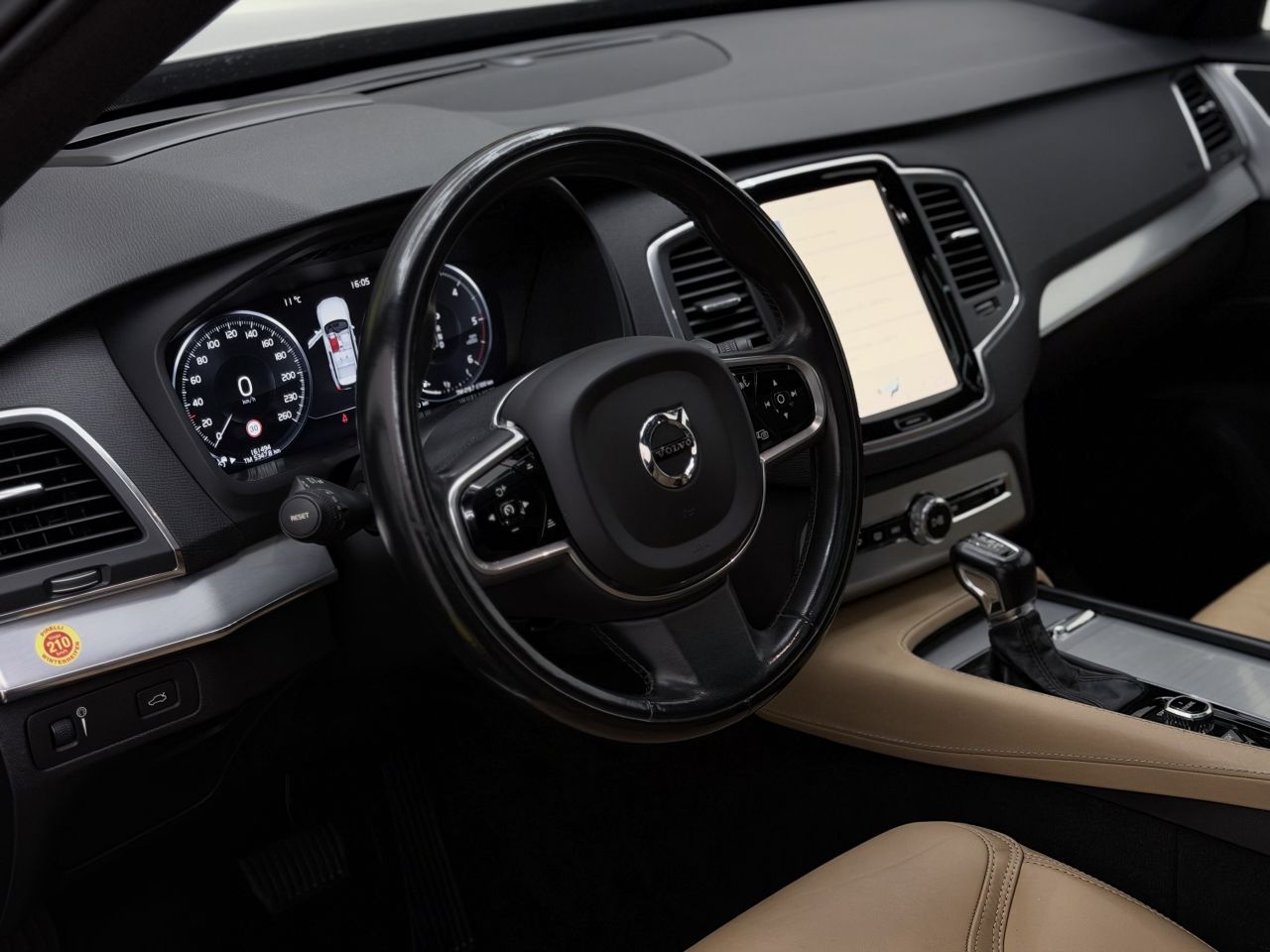 Volvo XC90 | 8