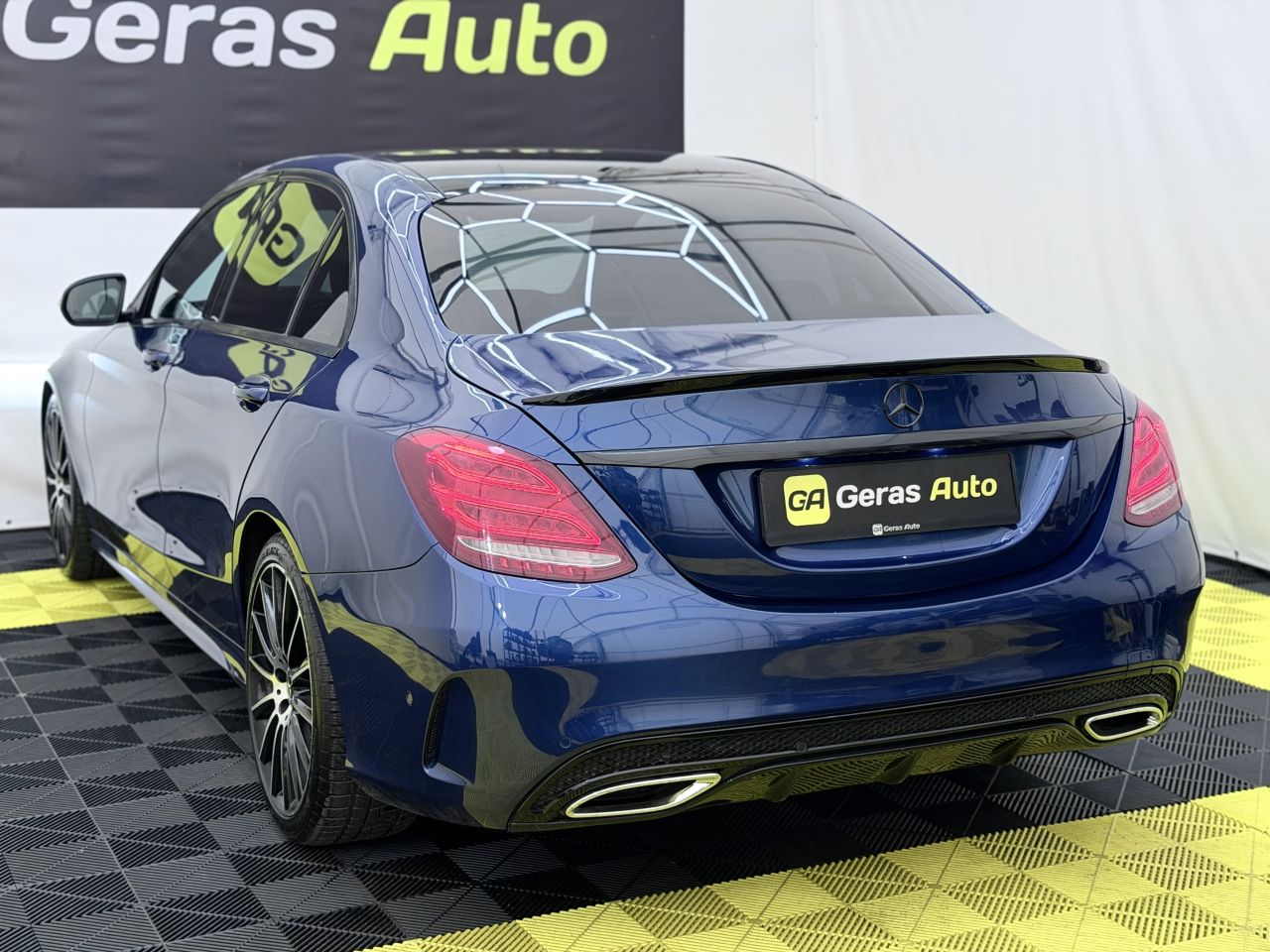 Mercedes-Benz C180 | 3