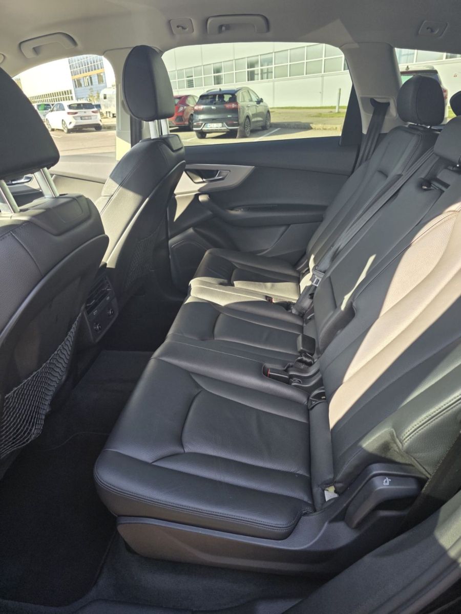 Audi Q7 | 7