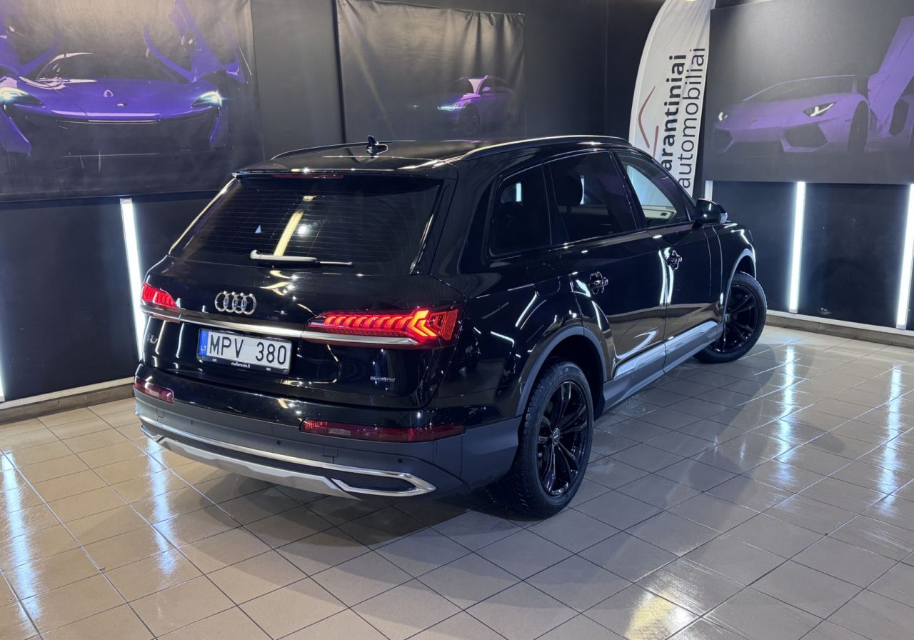 Audi Q7 | 1