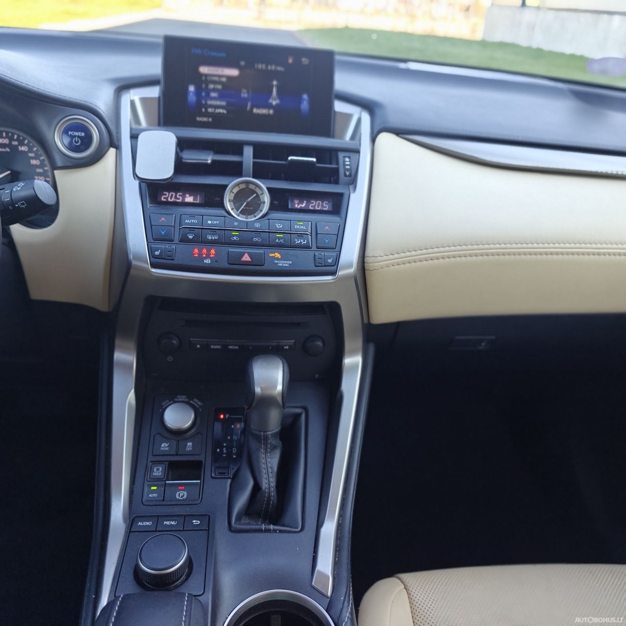Lexus NX 300h | 10