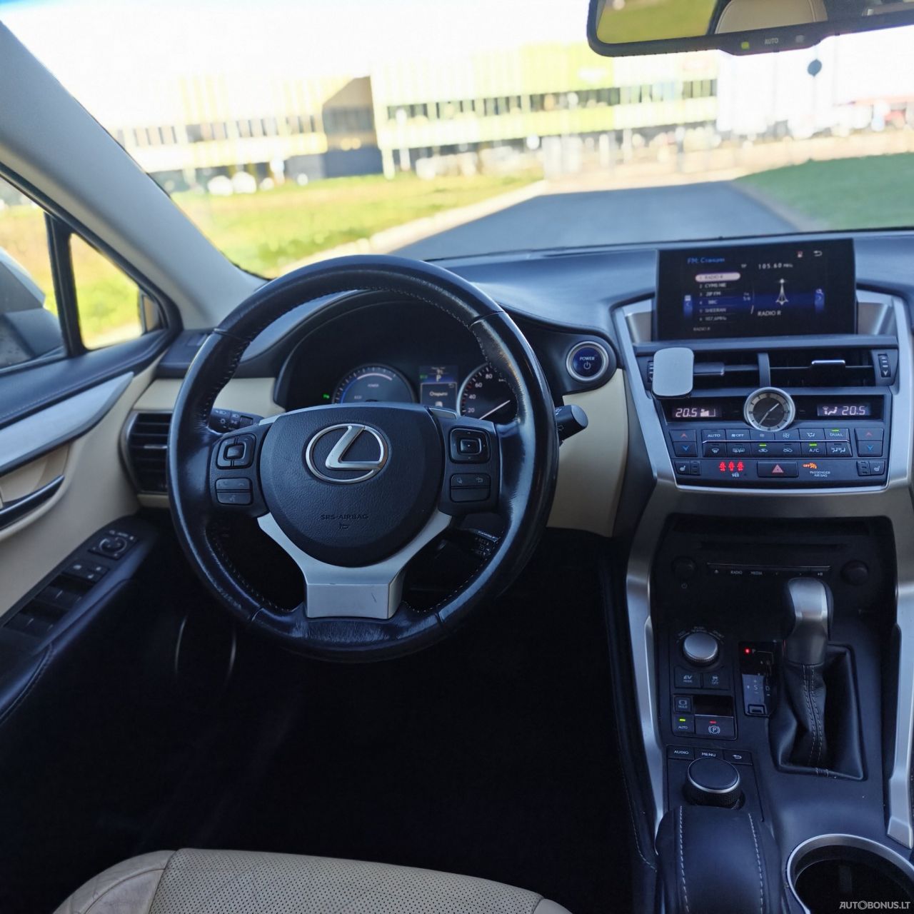 Lexus NX 300h | 11