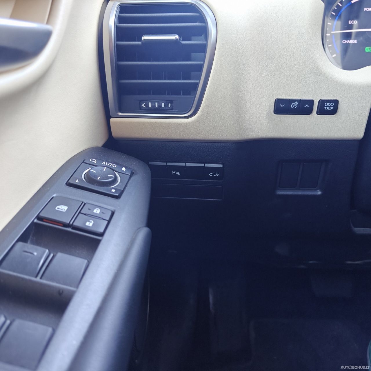 Lexus NX 300h | 16