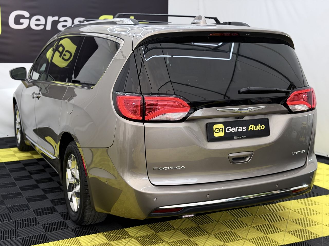 Chrysler Pacifica | 5