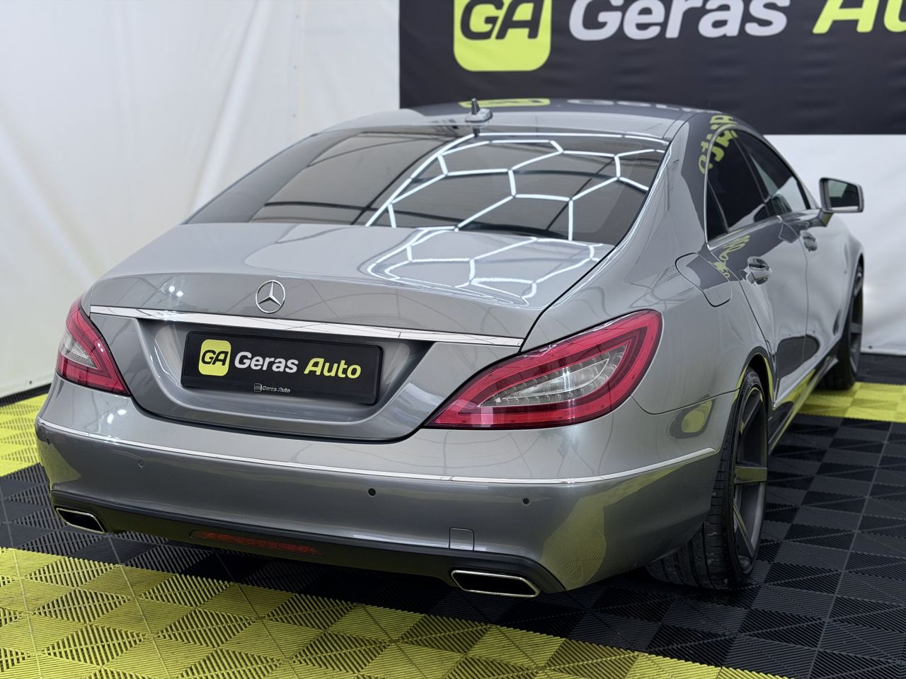 Mercedes-Benz CLS350 | 3