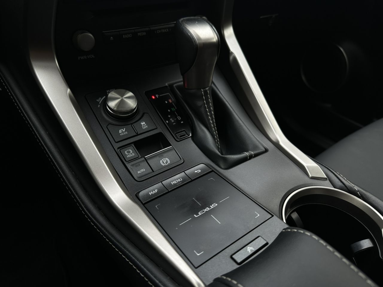 Lexus NX 300h | 17