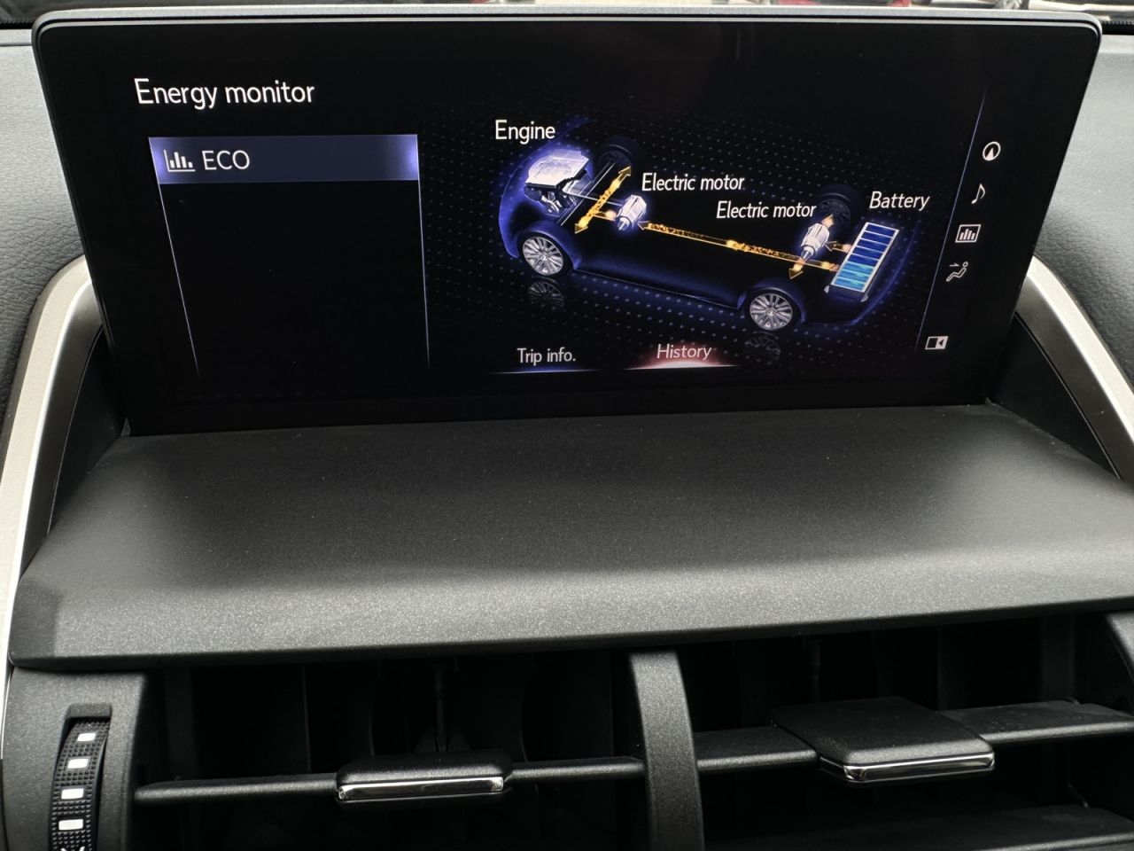 Lexus NX 300h | 15