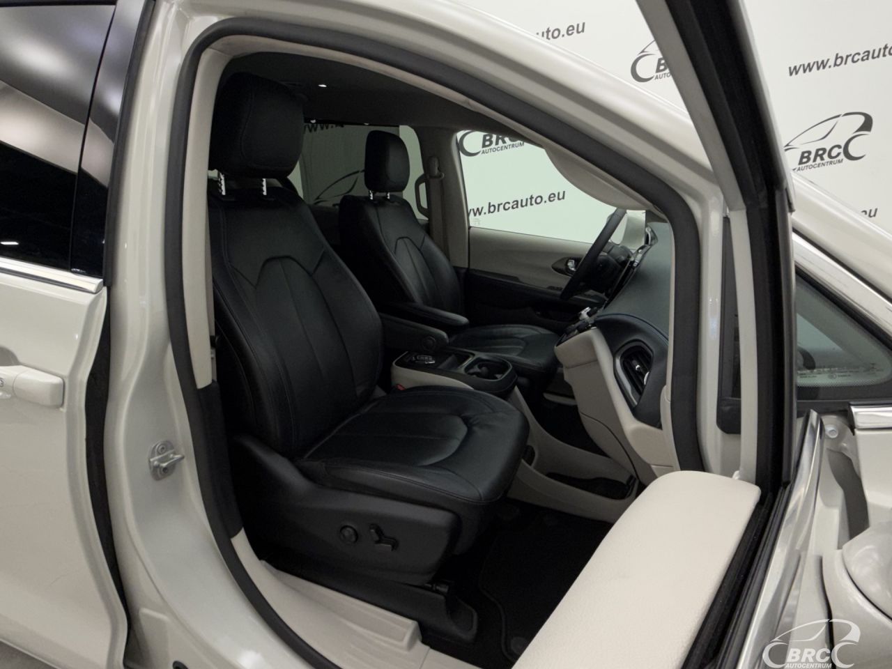 Chrysler Pacifica | 6