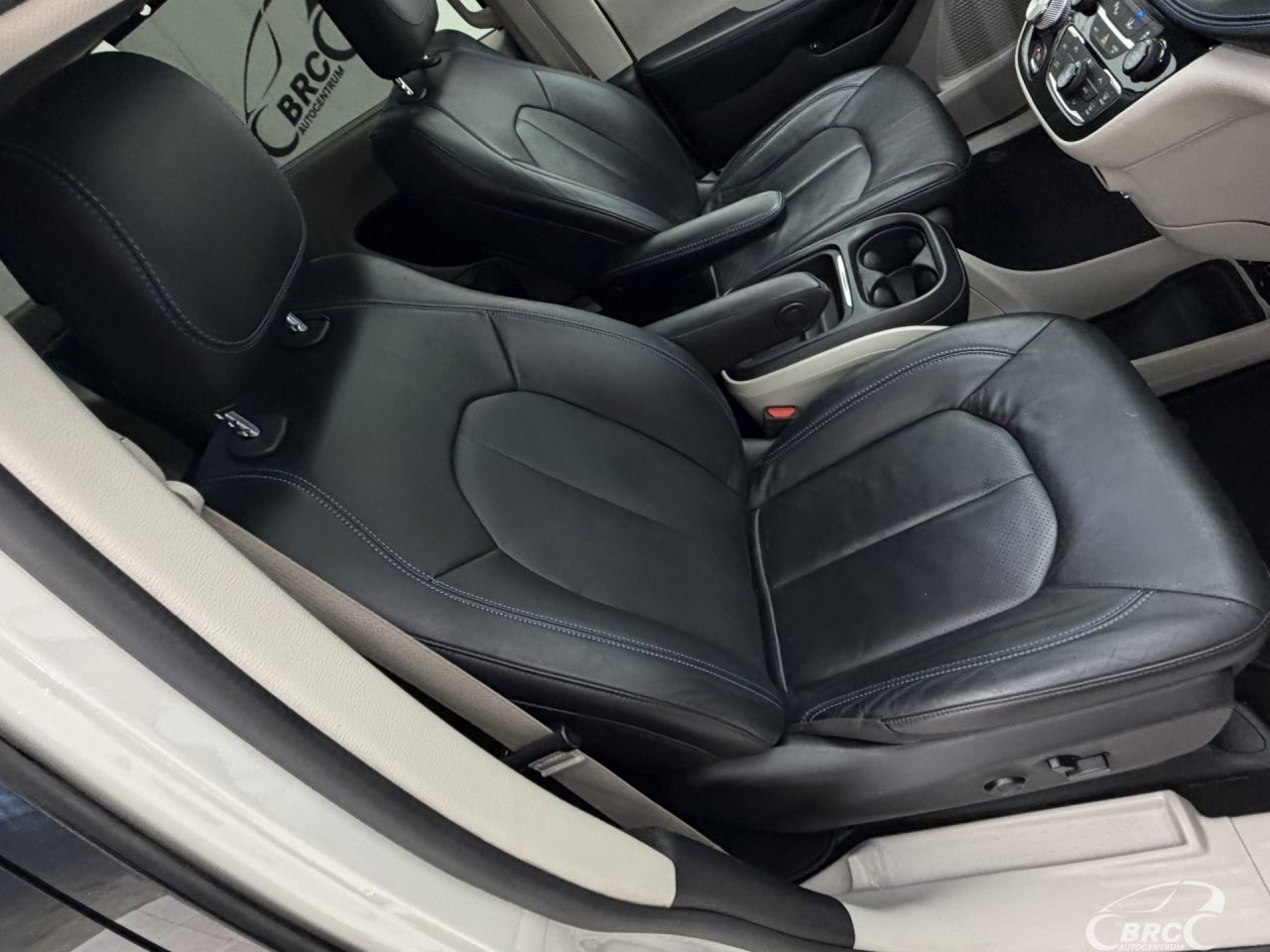 Chrysler Pacifica | 4