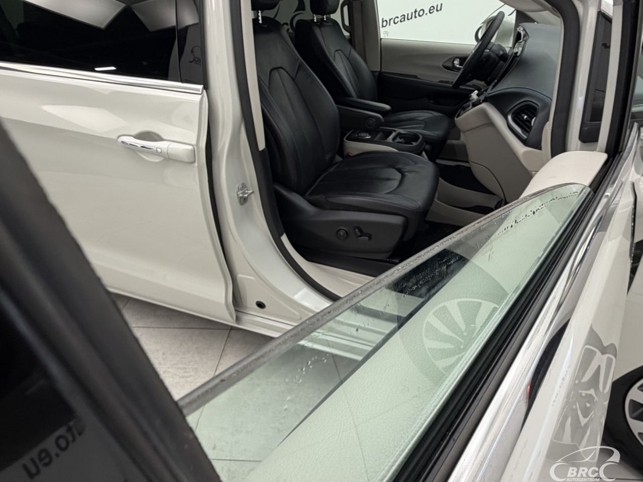 Chrysler Pacifica | 8