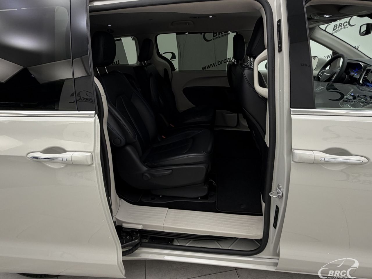 Chrysler Pacifica | 10