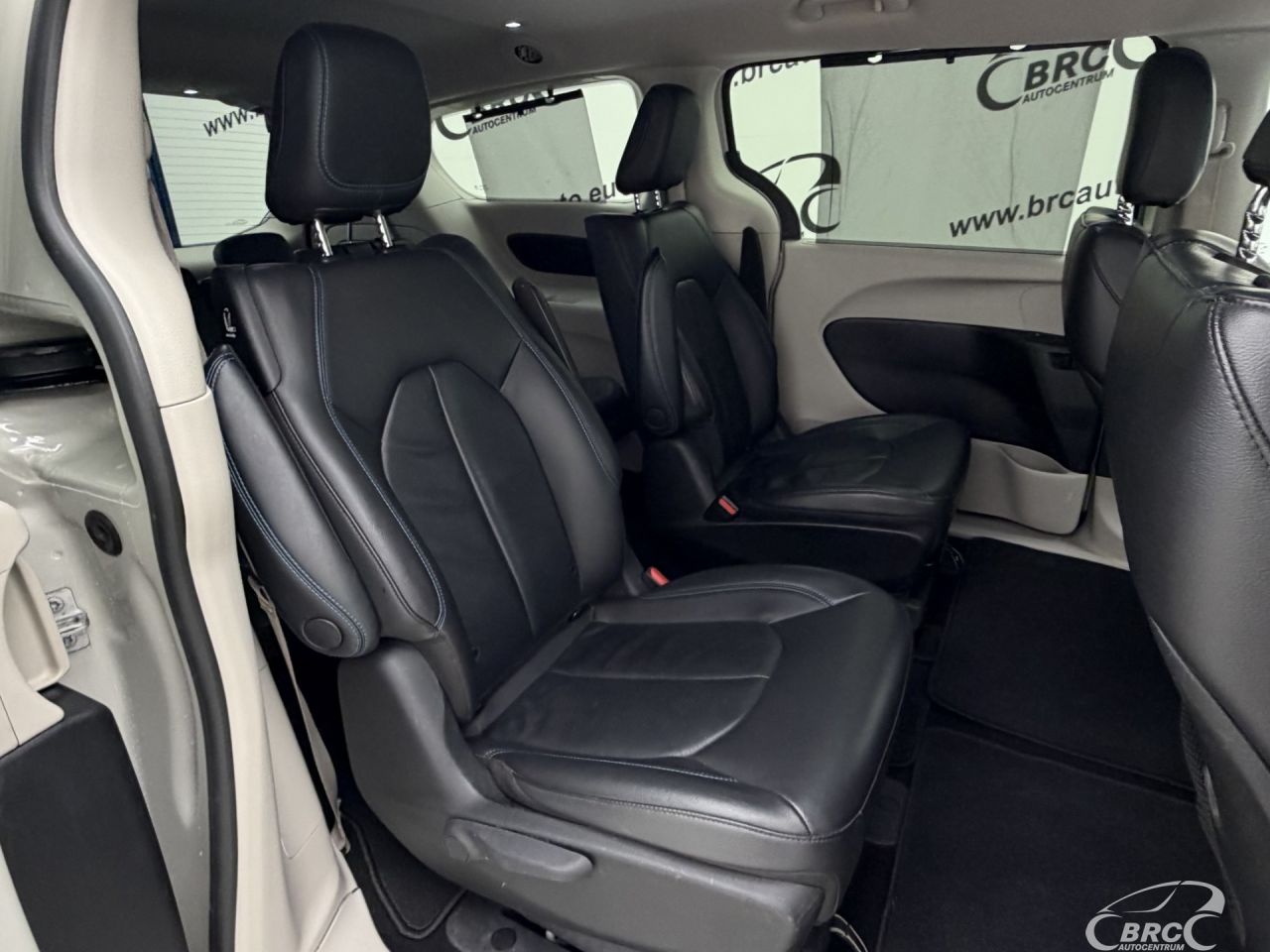 Chrysler Pacifica | 11