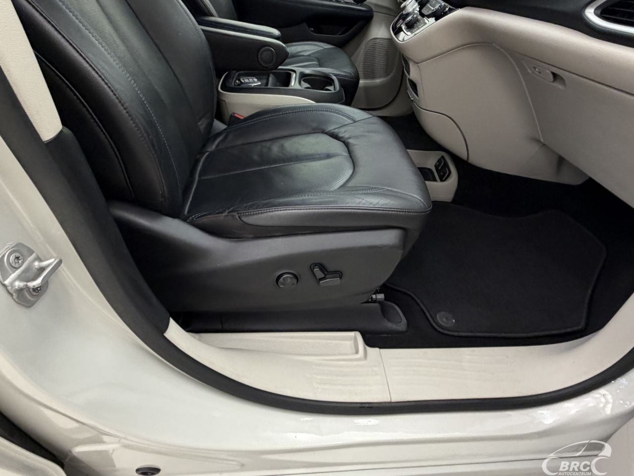 Chrysler Pacifica | 5