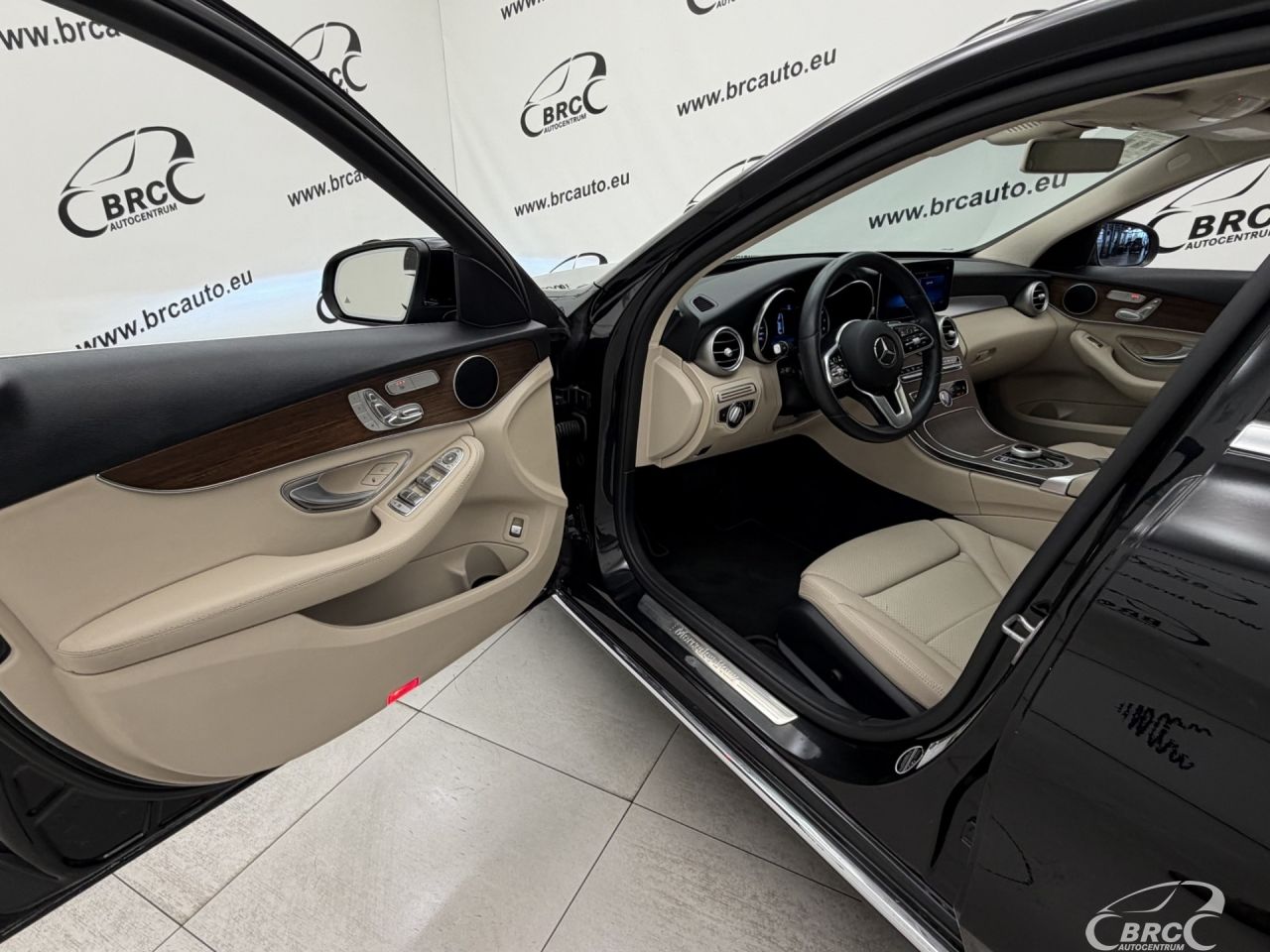 Mercedes-Benz C300 | 19