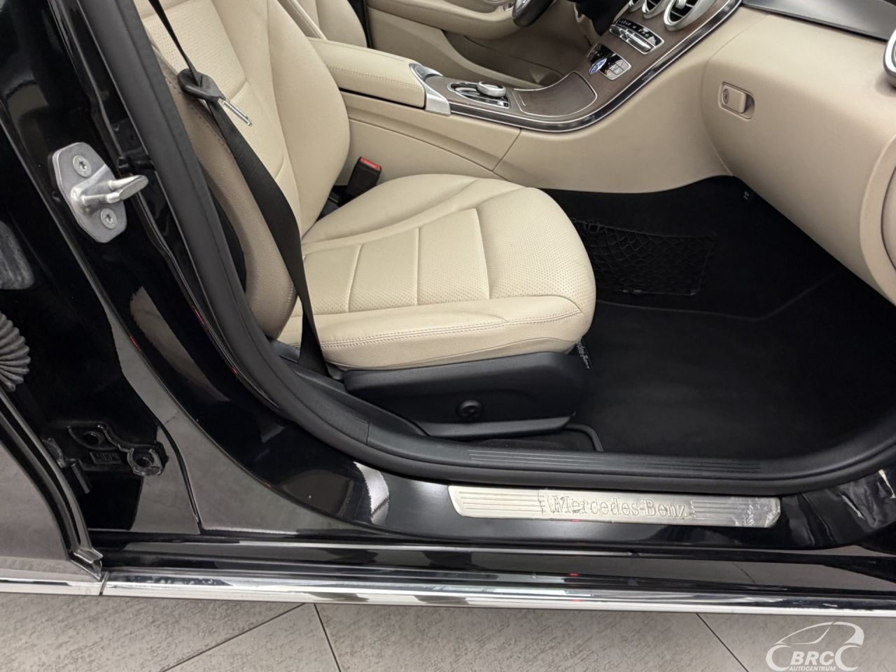 Mercedes-Benz C300 | 5