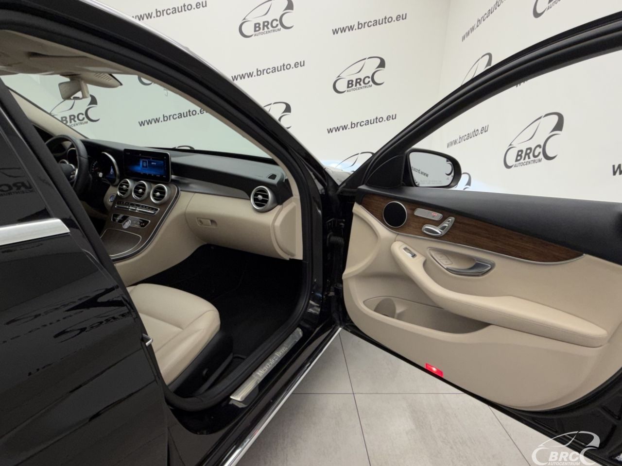 Mercedes-Benz C300 | 7