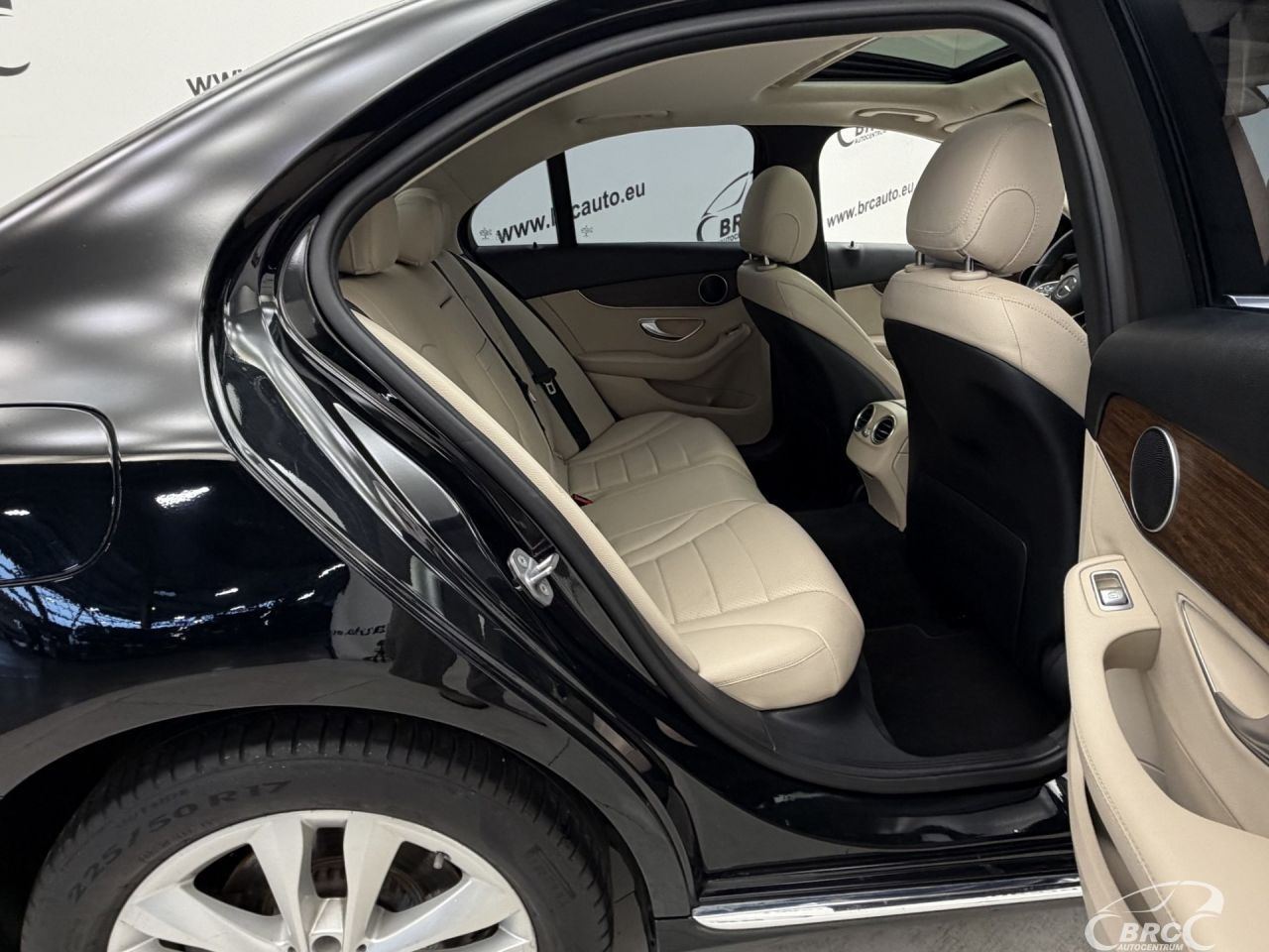 Mercedes-Benz C300 | 9