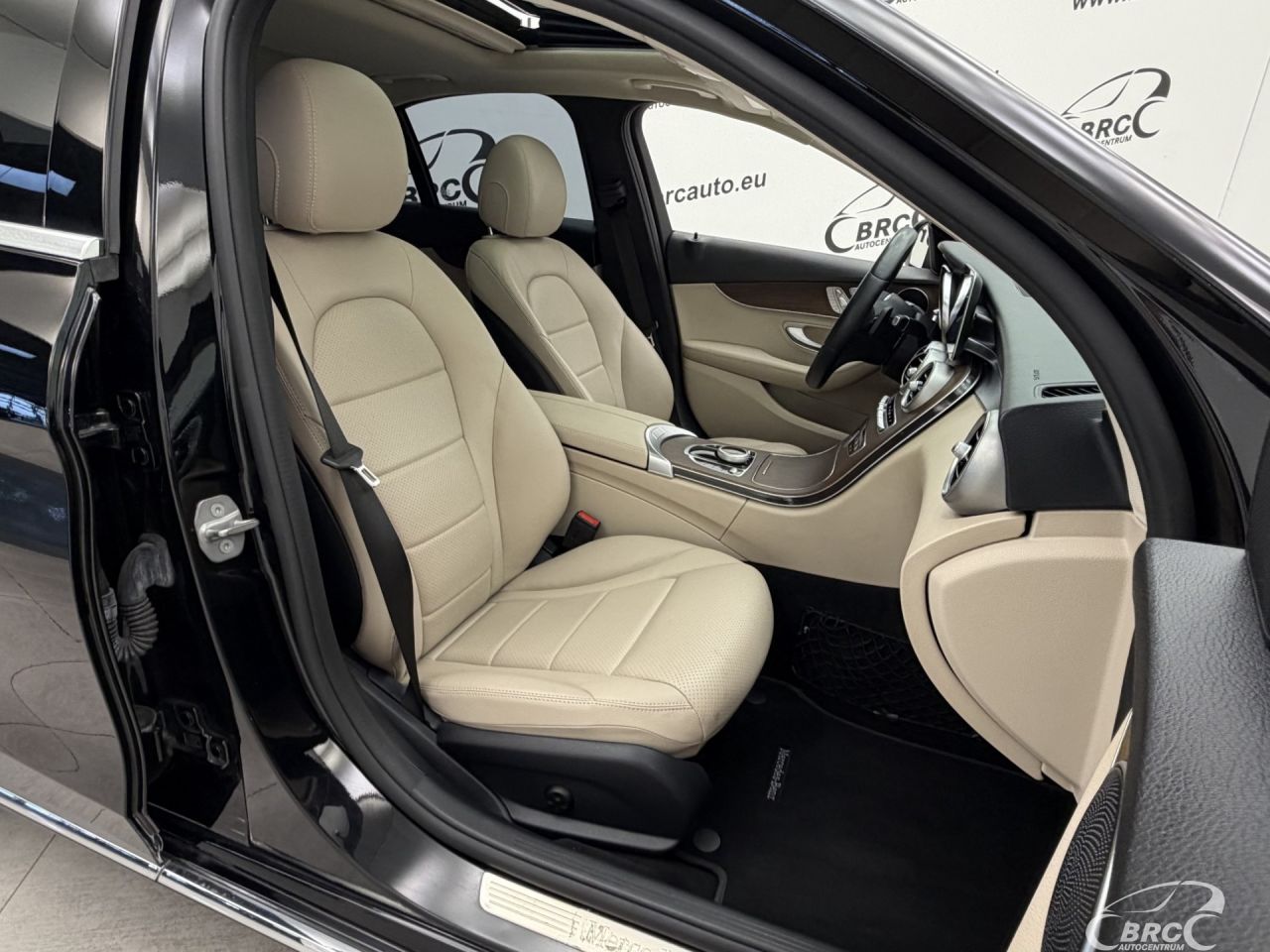 Mercedes-Benz C300 | 6