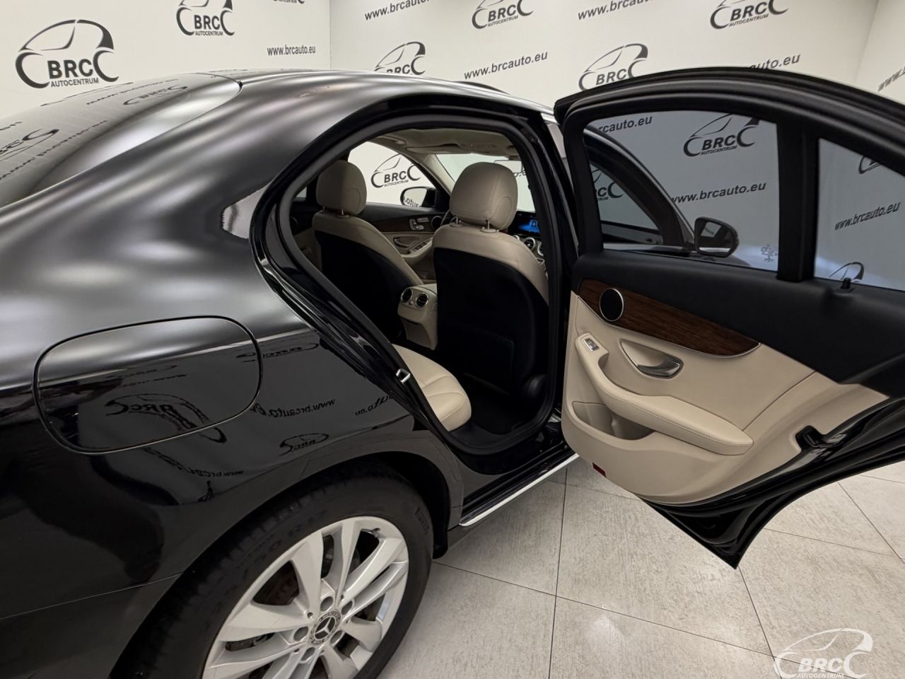 Mercedes-Benz C300 | 13