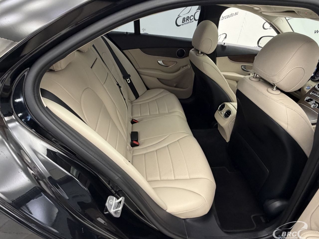 Mercedes-Benz C300 | 10