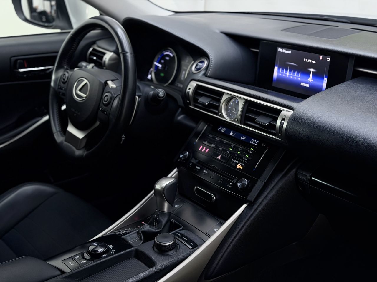 Lexus IS 300h | 14