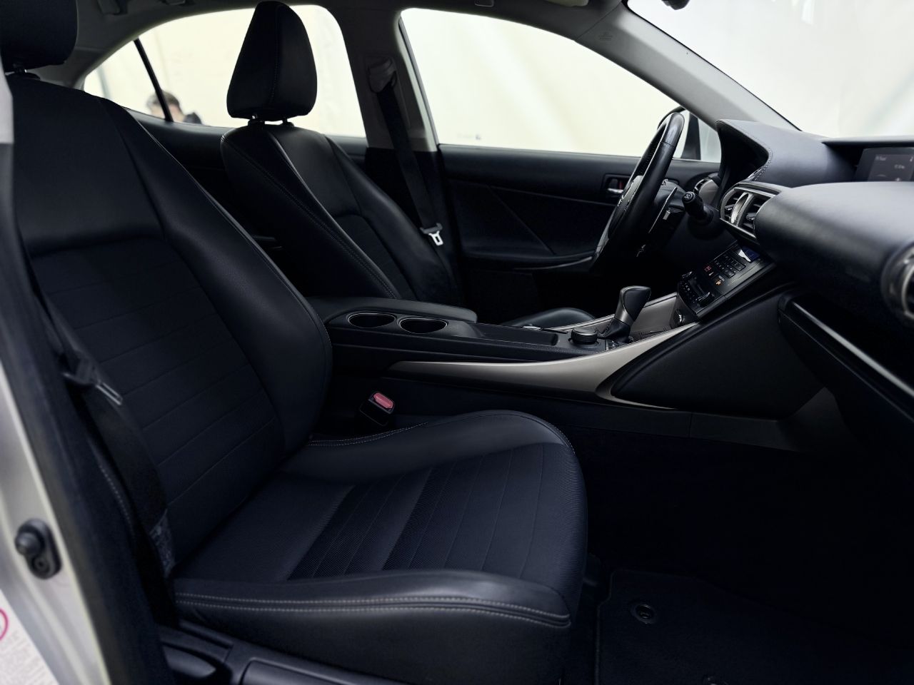 Lexus IS 300h | 13