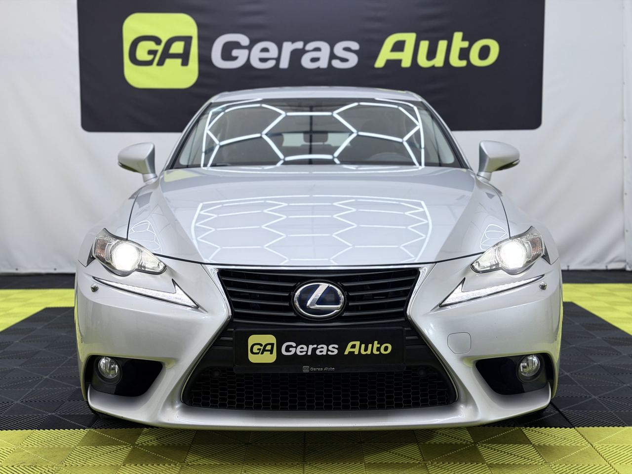 Lexus IS 300h | 1