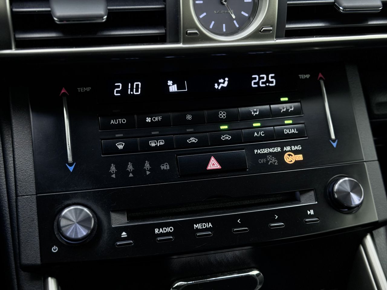 Lexus IS 300h | 24