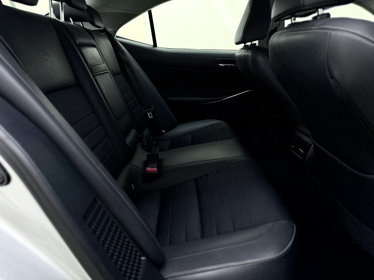 Lexus IS 300h | 12
