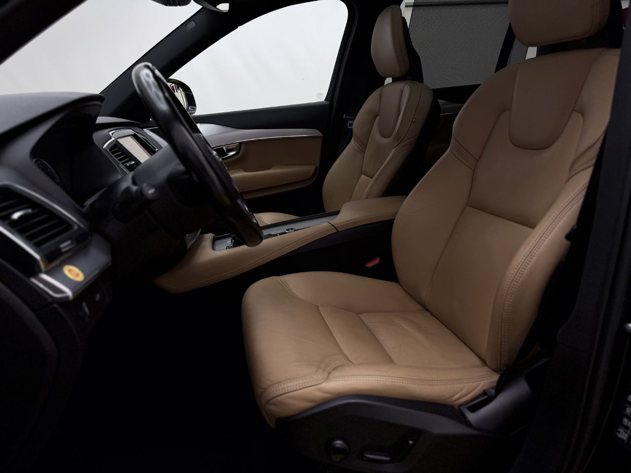 Volvo XC90 | 9