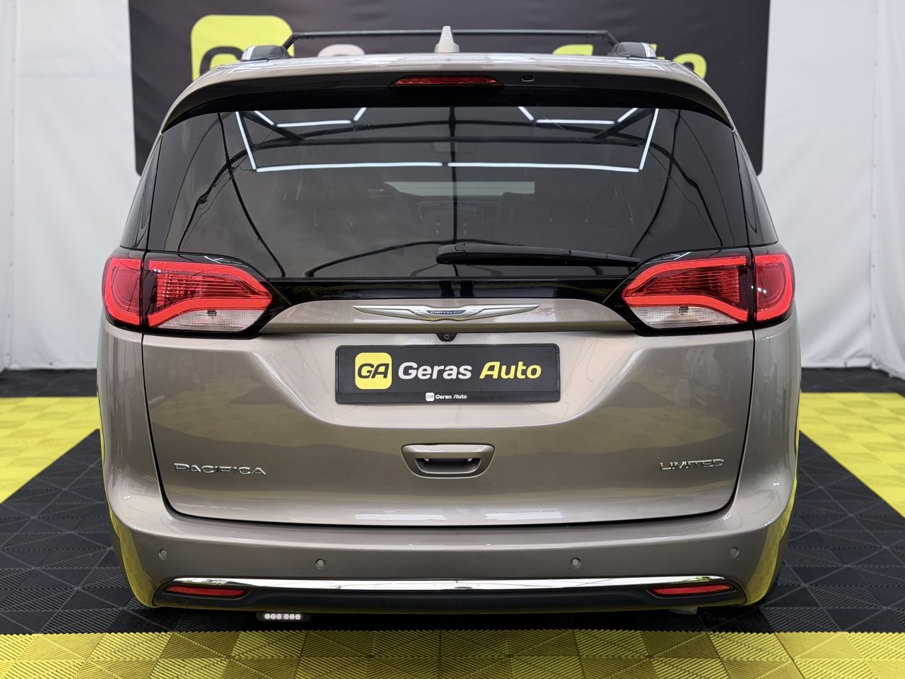 Chrysler Pacifica | 4