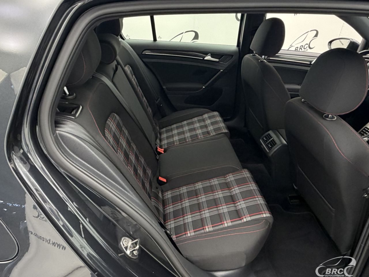 Volkswagen Golf | 9