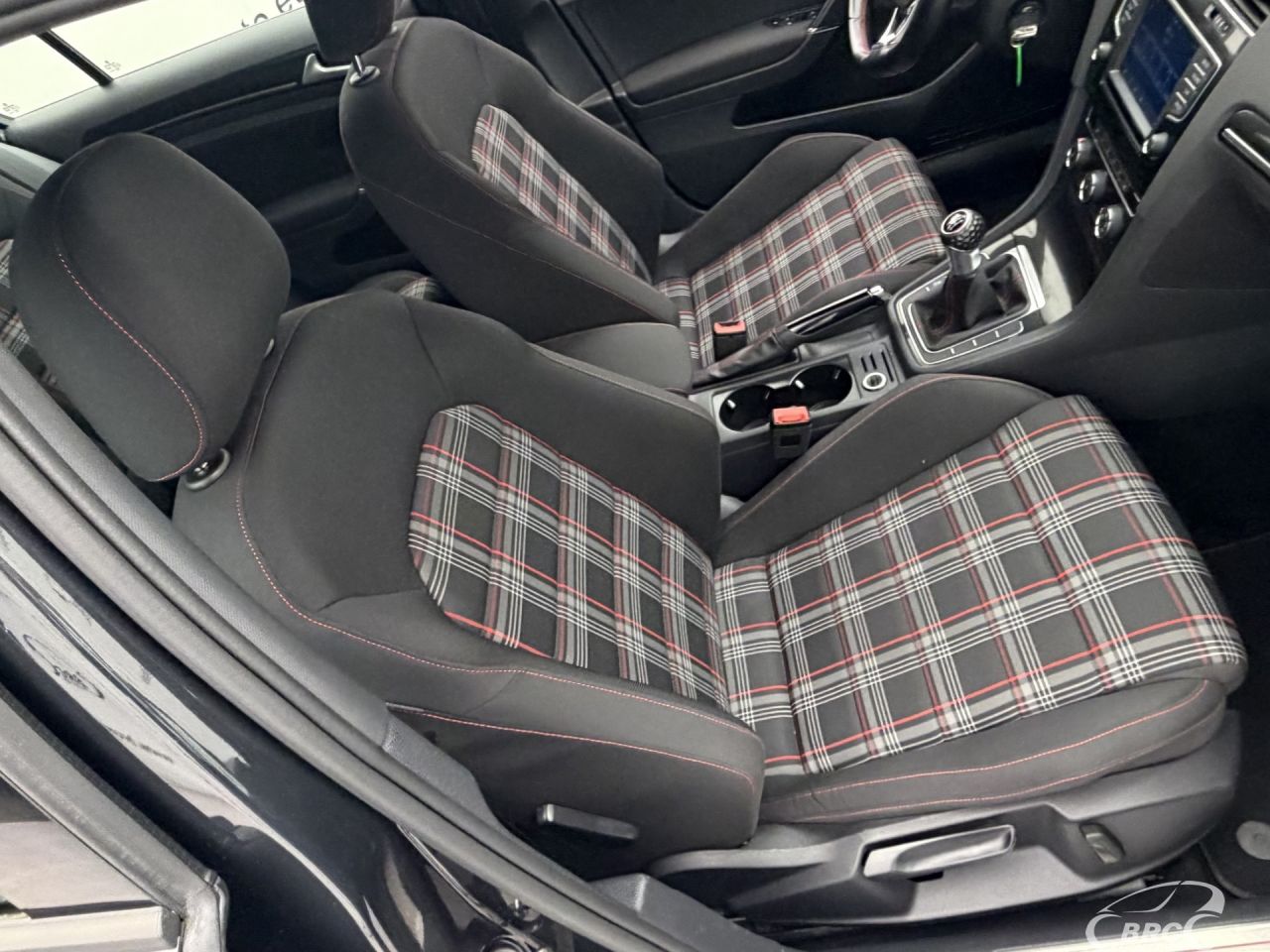 Volkswagen Golf | 4