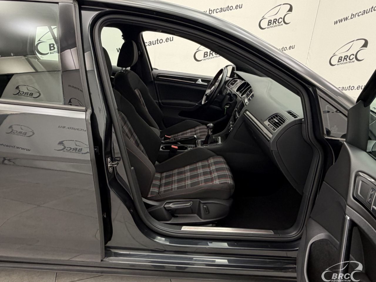 Volkswagen Golf | 3