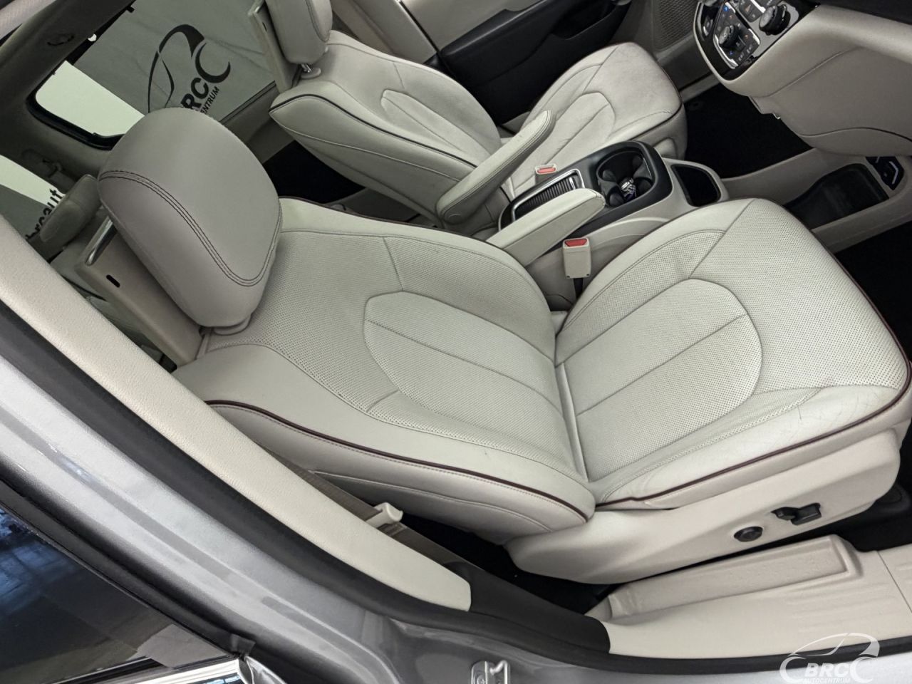Chrysler Pacifica | 4