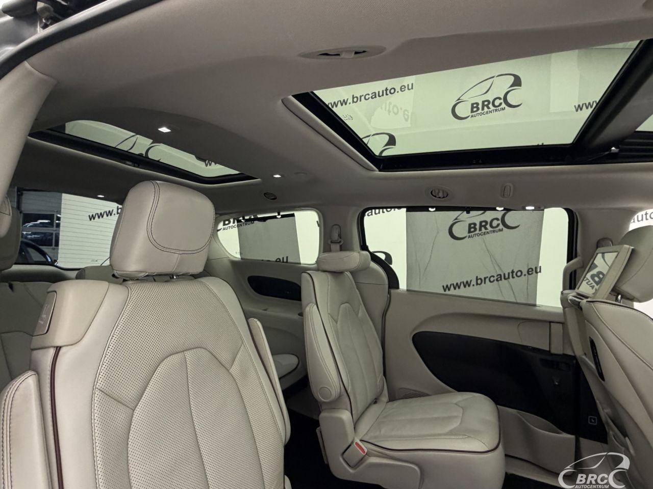 Chrysler Pacifica | 12