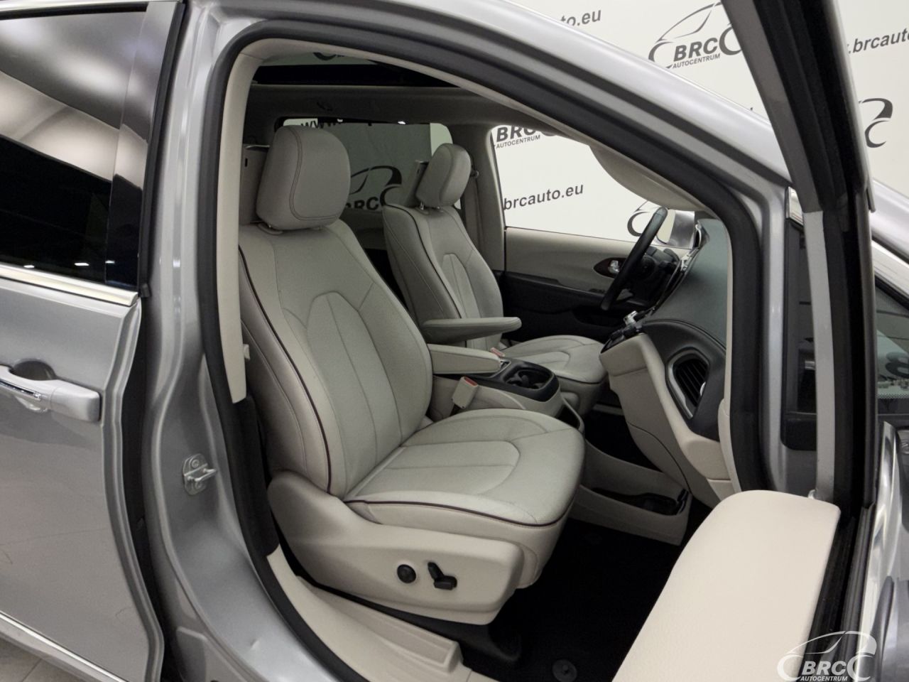 Chrysler Pacifica | 6