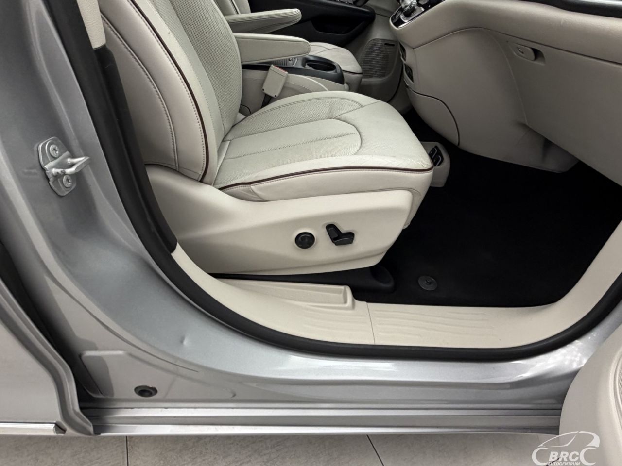 Chrysler Pacifica | 5